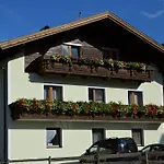 Haus Sennweg شقة